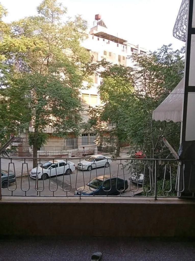 للبيع منزل في شارع تشرين